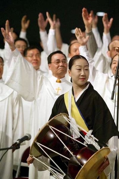 3일 김해종 감독이 말씀을 전한 예배에서는 사물놀이와 어울어진 찬양이 드려졌다./UMC 제공