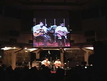 '워십투게더' 에서 찬양하고 있는 '사랑이야기'