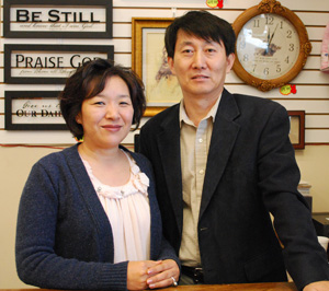 에벤에셀기독서점 김원실 전도사 부부