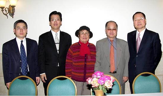 오른쪽에서 두번째가 최일식 사무총장, 네번째가 박원철 실행총무