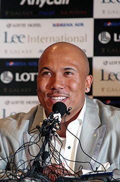 수퍼볼 스타 하인스 워드가 자신의 신앙고백을 털어놓고 있다. ⓒ 이화영 기자