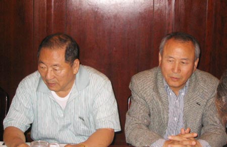 방북 보고중인 김중현 월드비전 동부지부 운영위원회 부위원장, 이문웅 집사