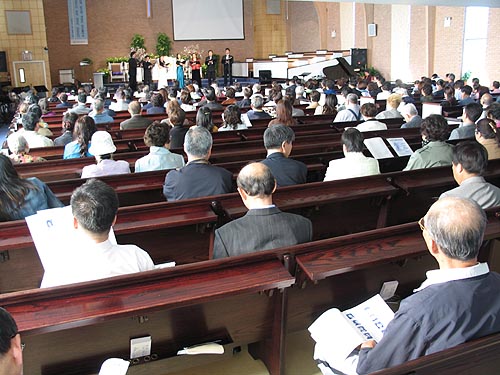 이날 많은 사람들이 참석해 자리를 메웠다.