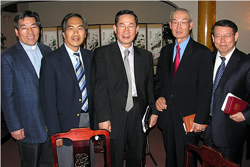 왼쪽부터 박효우목사, 김석원목사, 정재훈목사, 고제철목사, 정광희목사(KRCA 제공)