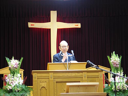 설교를 한 장영춘 목사