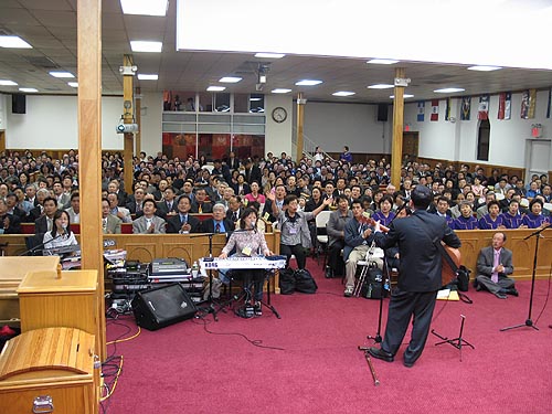 이날 총회 회원들과 성회에 참석한 교인들이 함께 참석해 자리를 가득 메웠다.