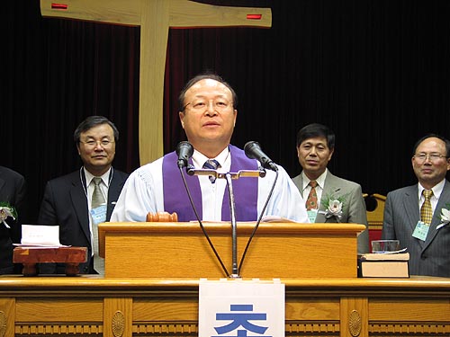 총회장에 당선된 송병기 목사