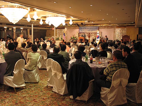 이날 약 200여명이 참석해 많은 관심을 보였다.