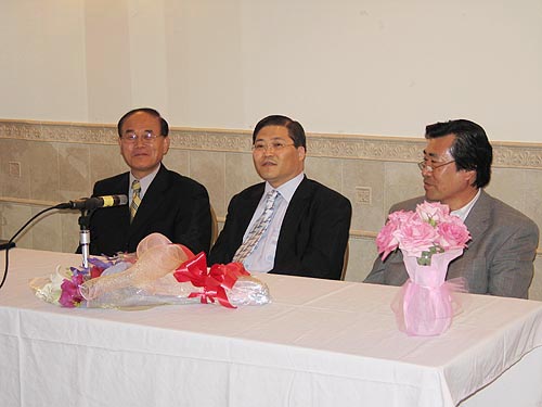 왼쪽부터 이병홍 목사, 소강석 목사, 정수명 목사