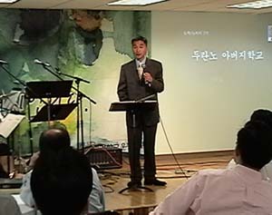 자녀에게 선한 영향력을 미치는 아버지가 되자고 강조하는 김용복 목사