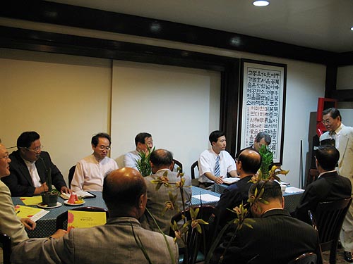 이날 예배에서 황동익 목사가 말씀을 전했다.