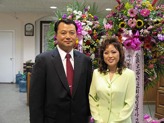 한창연 장로(좌)와 이종미 집사(우)