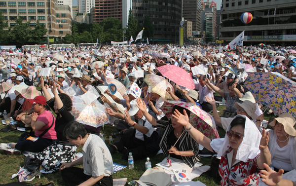 총체적 국가위기를 우려하는 한국교회 성도 5만여명이 서울 시청 앞에 모여서 뜨겁게 기도했다. ⓒ 이화영 
