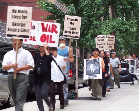 한국영사관앞에서의 시위모습1