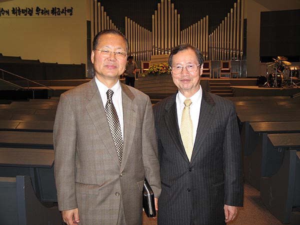 (좌)시드선교회 이사 이영희 목사와 국제대표 이원상 목사.