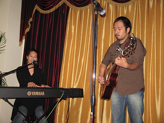 크리스천 뮤지션 Koo Chung(우)과 Jinny Kim.