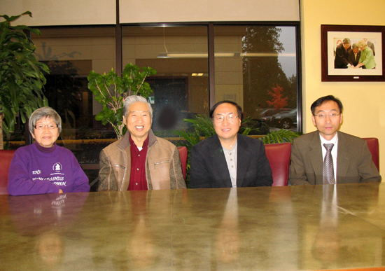 좌부터 둥지선교회 선교부장 김진숙 목사, 회장 옥민권 목사, 홍보이사 이경호 목사, 임학수 집사