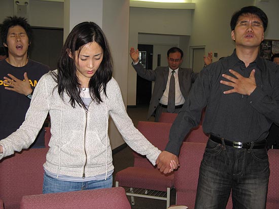 가수 제이와 이동현 목사.