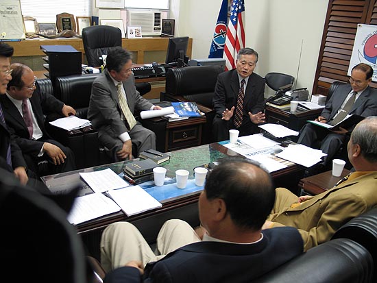 부회장 자격 여부를 놓고 2시간이 다 되도록 회의가 진행됐다.