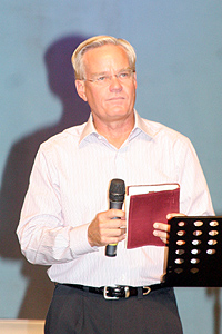 ‘불신자를 향한 열정의 눈물을 흘리는 목회자’로 불리는 빌 하이벨스 목사.