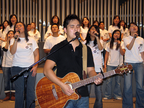 40여분 찬양으로 주께 영광돌리기도했다. 