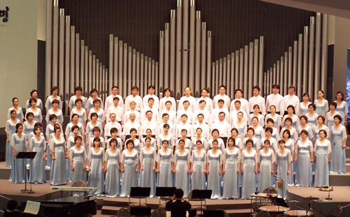 성가를 부르고 있는 임마누엘 찬양대