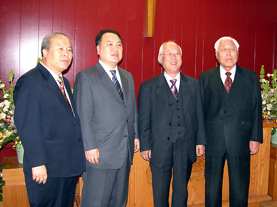 뉴욕동원장로교회 집회 마지막 날 정성구 목사(왼쪽에서 세번째)