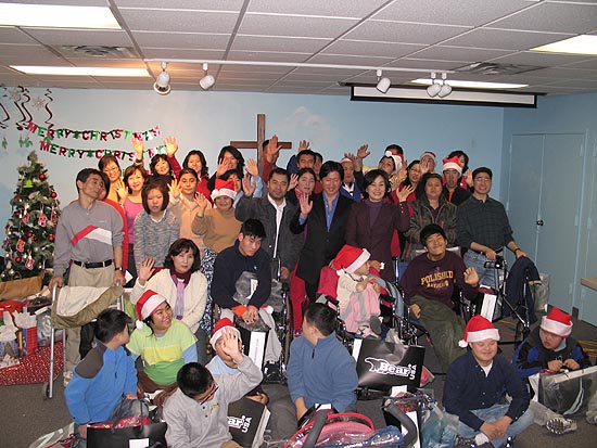 화기애애한 거운데 찍은 단체사진.