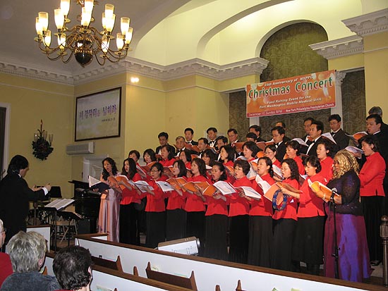 음악회 마지막에 출연자 전원이 함께 Holy night를 불렀다.