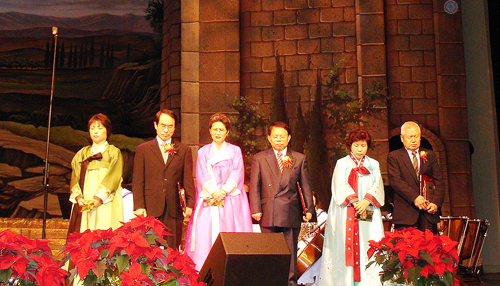 오른쪽부터 강덕규 장로 내외, 신상식 장로 내외, 신박호 장로 내외