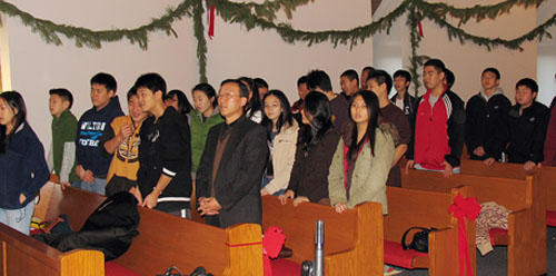 찬양하고 있는 학생들 ⓒ홍명철 목사