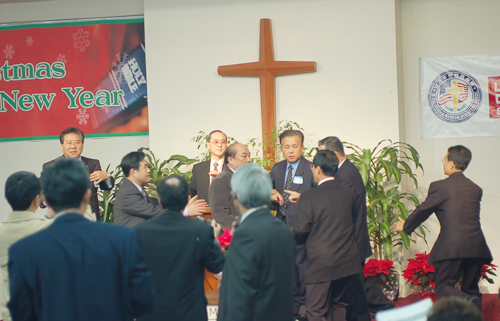 목사협은 지난달 총회에서 회장후보 자격을 놓고 논쟁을 벌이다 몸싸움을 벌이기도 했다.