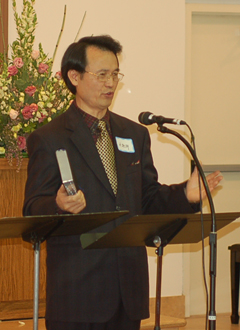 이날 주강사로 나선 이완재 목사. 