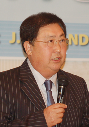 남가주장로협 제 32대 회장에 뽑힌 손수웅 장로.