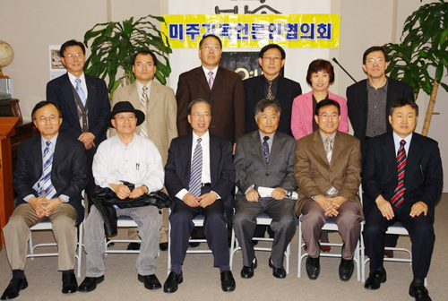 총회를 마치고 신구임원 및 각 회원사 대표들이 함께 