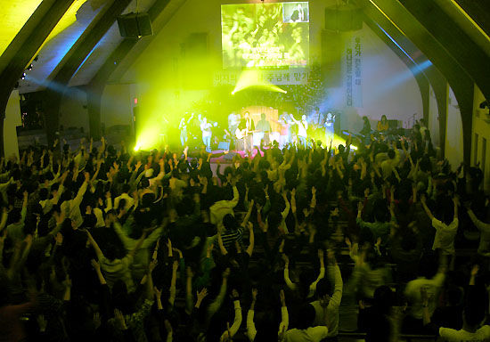 이 날 700여명의 뉴욕청년들이 함게 워십예배를 드렸다