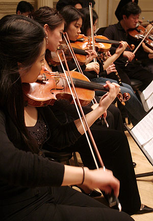 밀알선교합창단은 20주년 첫 찬양제로 앙상블연주를 선보였다.