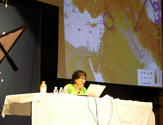 열정적으로 성경일독학교를 진행하고 있는 이애실 사모