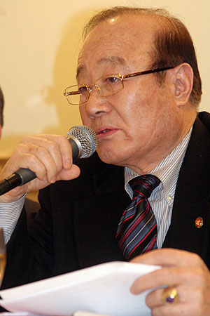 김해종 감독 대리인으로 나온 김상모 목사.