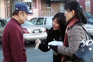 전도하는 큐가든성신교회 청년들. ⓒ기독교민신문 DB