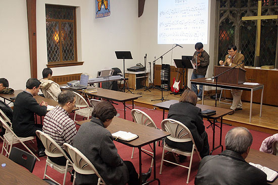 18일 저녁 첫번째 목요찬양집회가 뉴욕갈릴리교회 본당에서 열렸다.