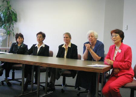 왼쪽부터 이성옥 총무, 김경자 권사, Janice Love 신임 여성국 국장, Joyce Sohl 전임 국장, 김혜선 목사