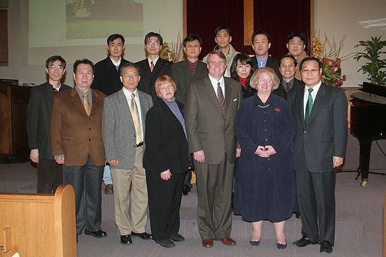 RCA교단 목회자들이 뉴 브런스윅 신학교 관계자들과 함께 기념촬영을 하고 있다.