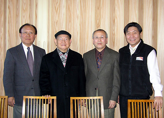 왼쪽부터 심장우 장로(동부 지부장), 방지각 목사(뉴욕운영 위워장), 이문웅 안수집사(뉴욕 운영위원), 위화조 사무총장