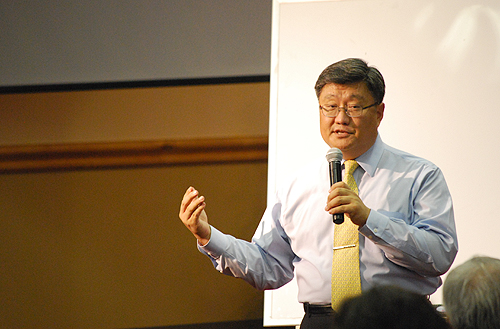 강의를 전하고 있는 조기원 목사.