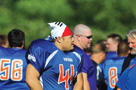 태극기 두건을 쓰고 있는 리치 리-김 선수.