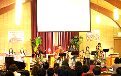 각 교회에서 모여진 청년들로 조직된 찬양팀의 뜨거운 찬양도 집회에 큰 사역을 담당하기도 했다. ⓒ홍명철 목사