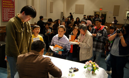 사랑나눔축제 이후 이승복 형제의 책 사인회를 가졌다.
