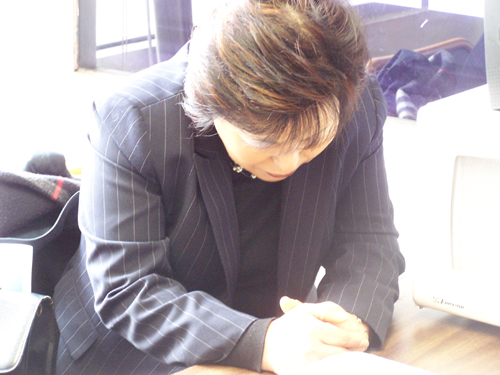 기도하는 강종영 집사