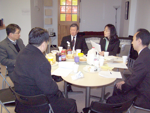 오전 8시 부터 청소년 센터에 모여 2월 사역 보고 및 회의를 진행했다